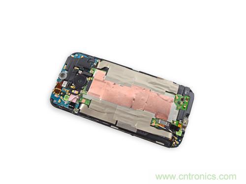 牛人強(qiáng)拆！新HTC One(M8)真機(jī)精密做工難修理