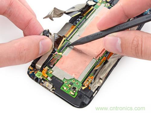 牛人強(qiáng)拆！新HTC One(M8)真機(jī)精密做工難修理