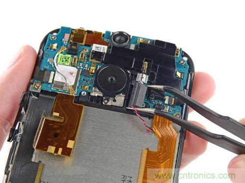 牛人強(qiáng)拆！新HTC One(M8)真機(jī)精密做工難修理