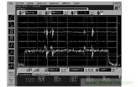 在此示波器照片中，最上面的波形取自JP1(到數(shù)字電位器的數(shù)字碼)，第二個波形取自JP5(相鄰模擬走線上的噪聲)，最下面的波形取自TP10(16位D/A轉(zhuǎn)換器輸出端的噪聲)。