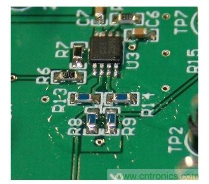  即為殘留過多數(shù)量焊劑的 PCB。