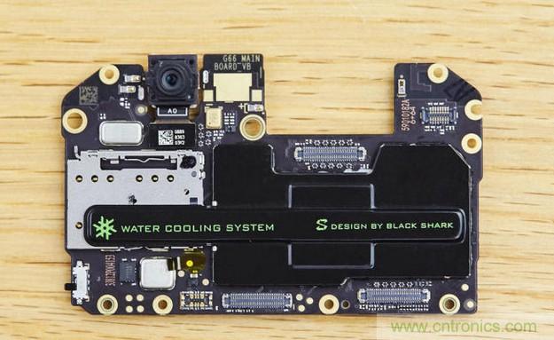 拆解黑鯊手機(jī)：多級(jí)直觸一體式液冷系統(tǒng)有什么門(mén)道？